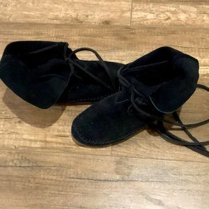 Toms black moccasins